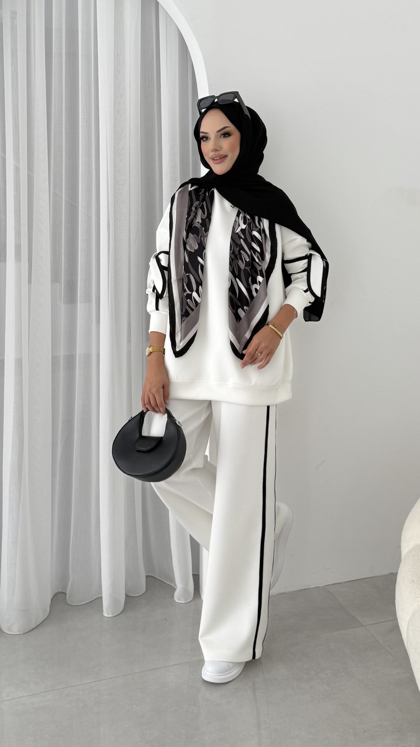 img_2909.jpeg Fiyonklu Scuba İkili Takım - Beyaz - Görsel 1