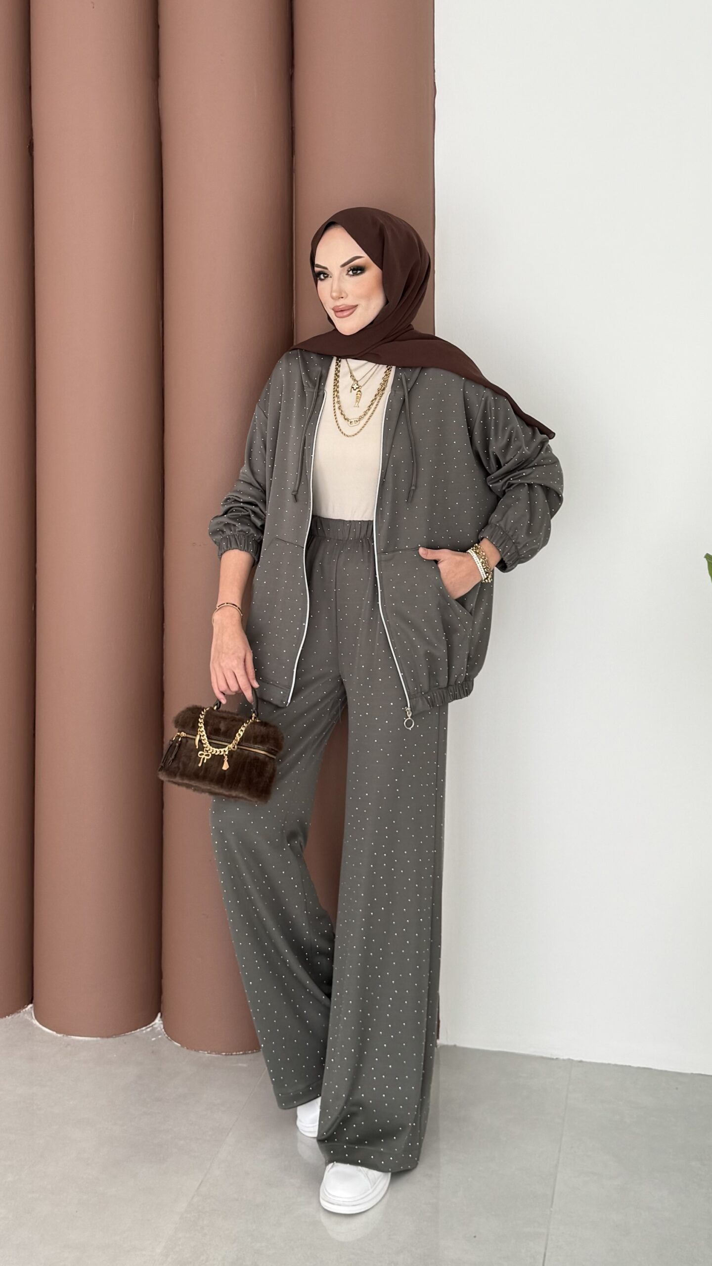 img_3136.jpeg Fashion Taşlı Bomber İkili Takım - Haki - Görsel 1