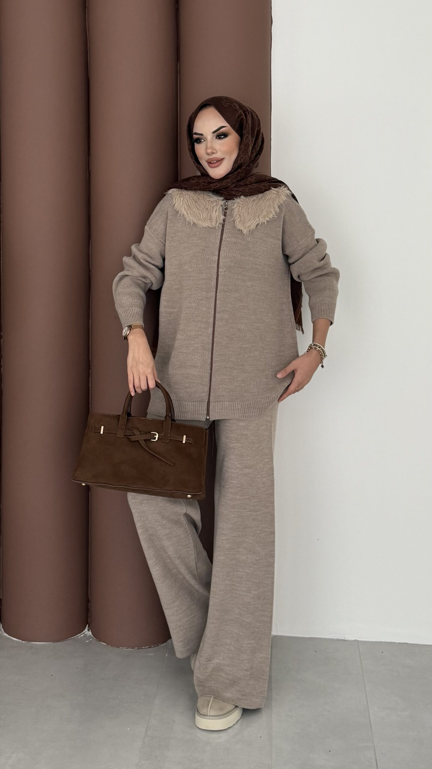 img_5682.jpeg Lolita Çıkarılabilir Kürklü Triko İkili Takım - Latte - Görsel 1