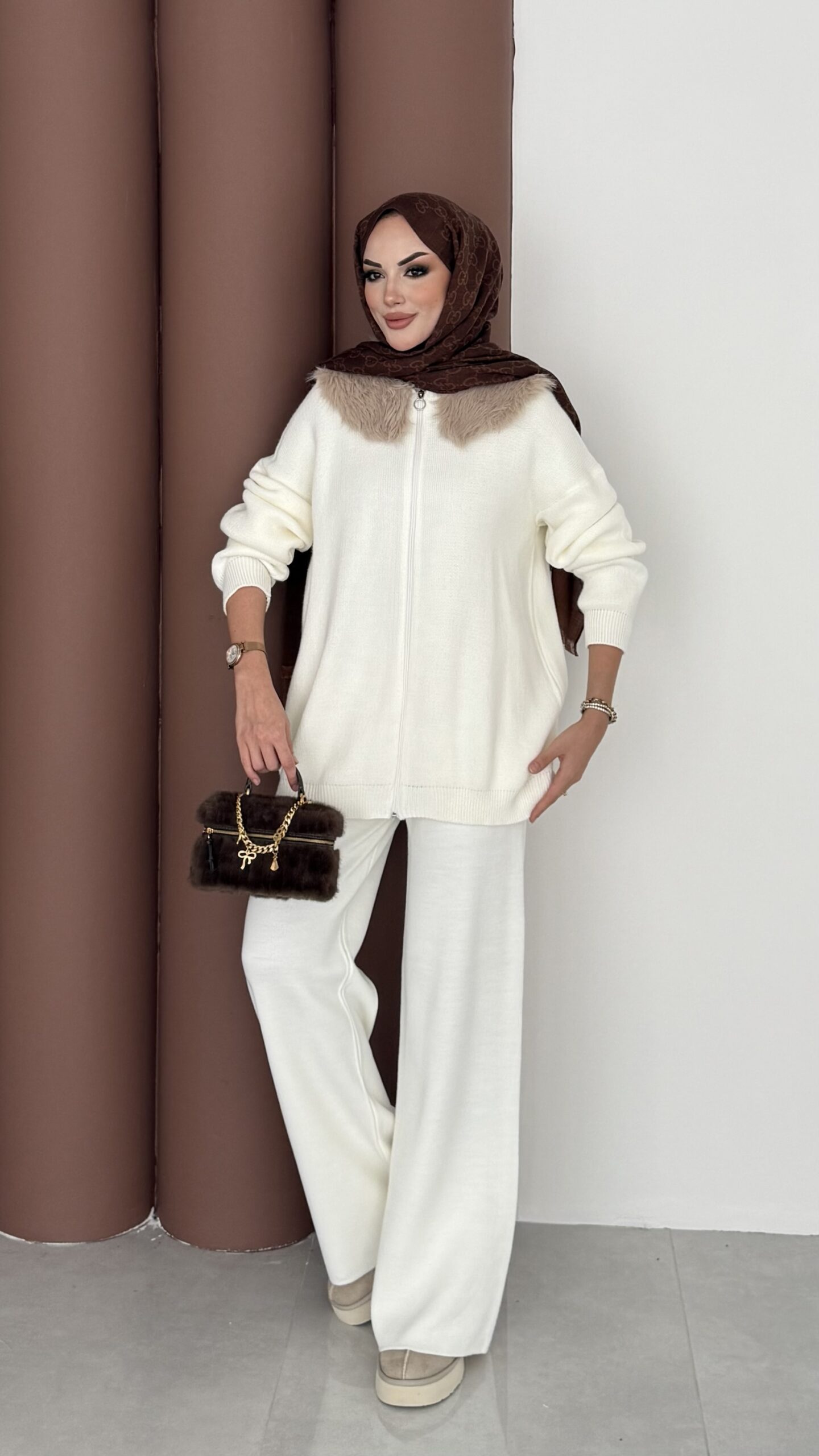 img_5717.jpeg Lolita Çıkarılabilir Kürklü Triko İkili Takım - Beyaz - Görsel 1