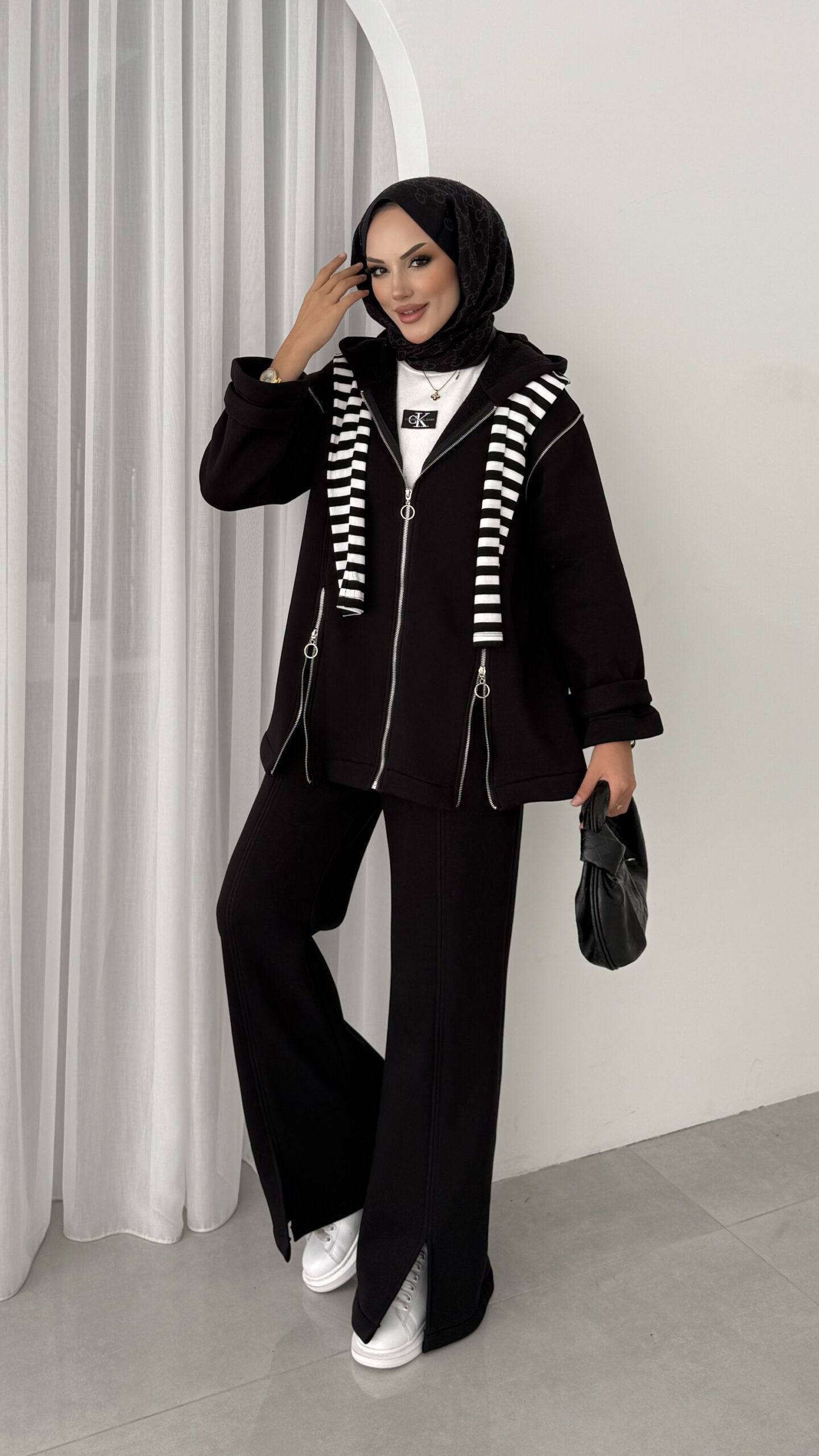 img_6114.jpeg Şardonlu Kampüs İkili Takım - Siyah - Görsel 1