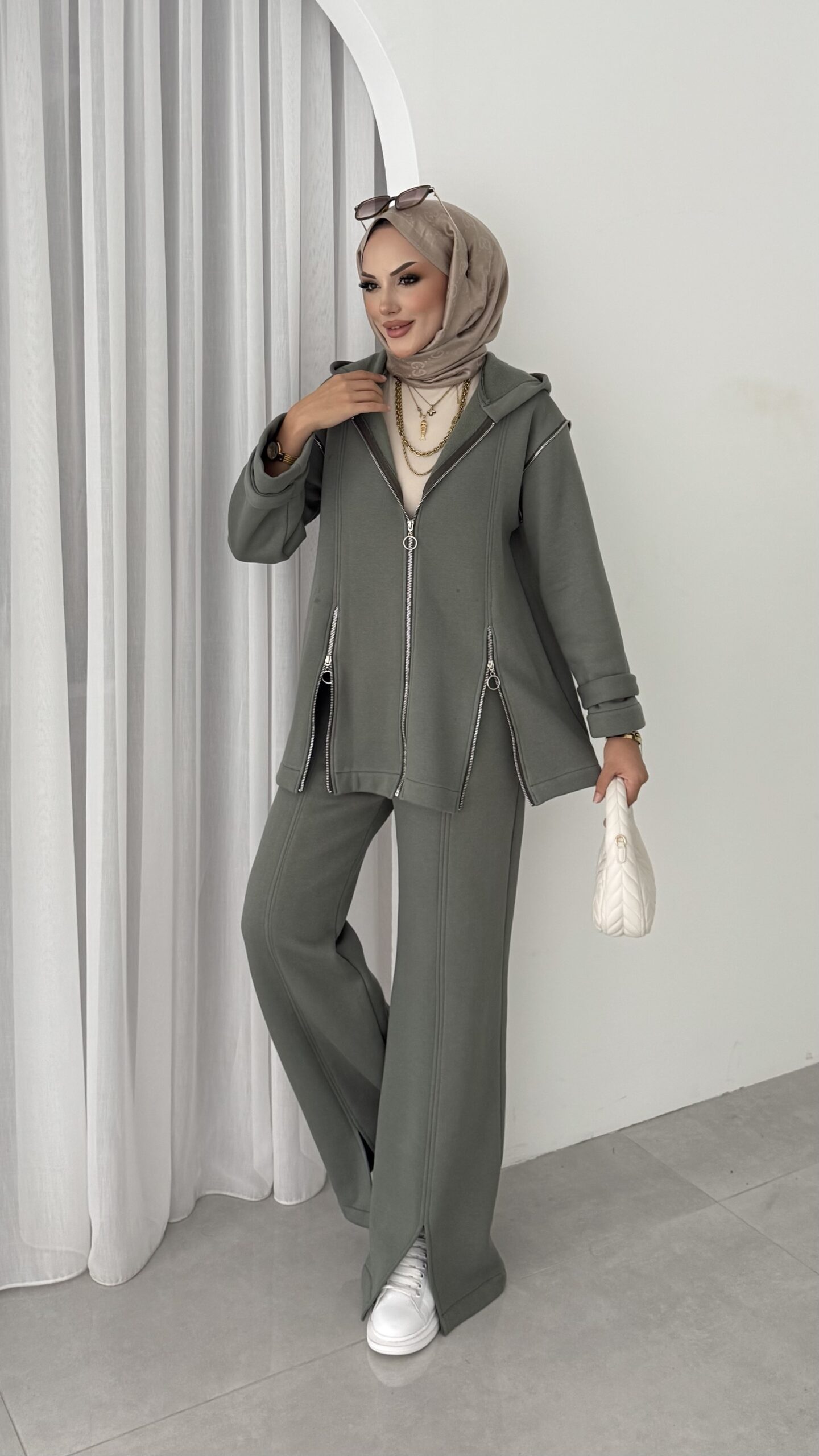 img_6173.jpeg Şardonlu Kampüs İkili Takım - Haki - Görsel 1